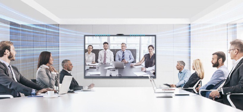 Sala riunioni con MAXHUB XBoard V7